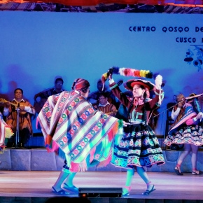 Spectacle de danse péruvienne au Centre des Arts Natifs de Cuzco.